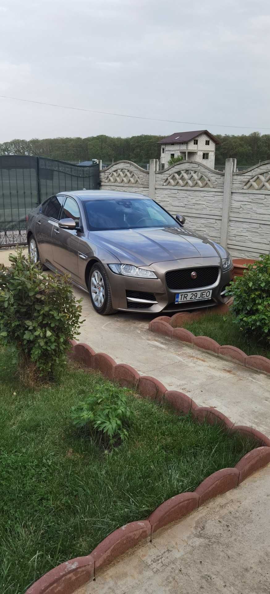 Vind jaguar xf R sport an 2017