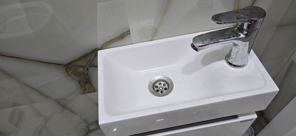 Продам умывальник подвесной