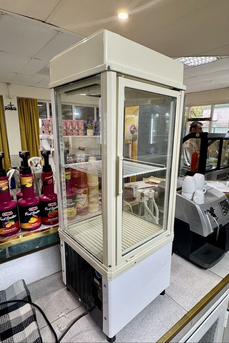 Хладилна витрина