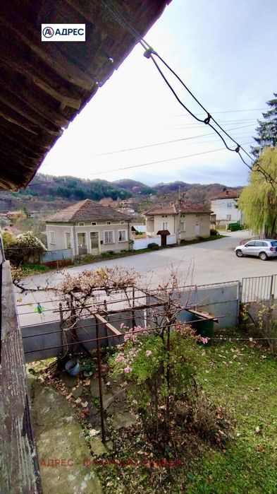 Къща в Ловеч, област-с.Терзийско площ 100 цена 33234