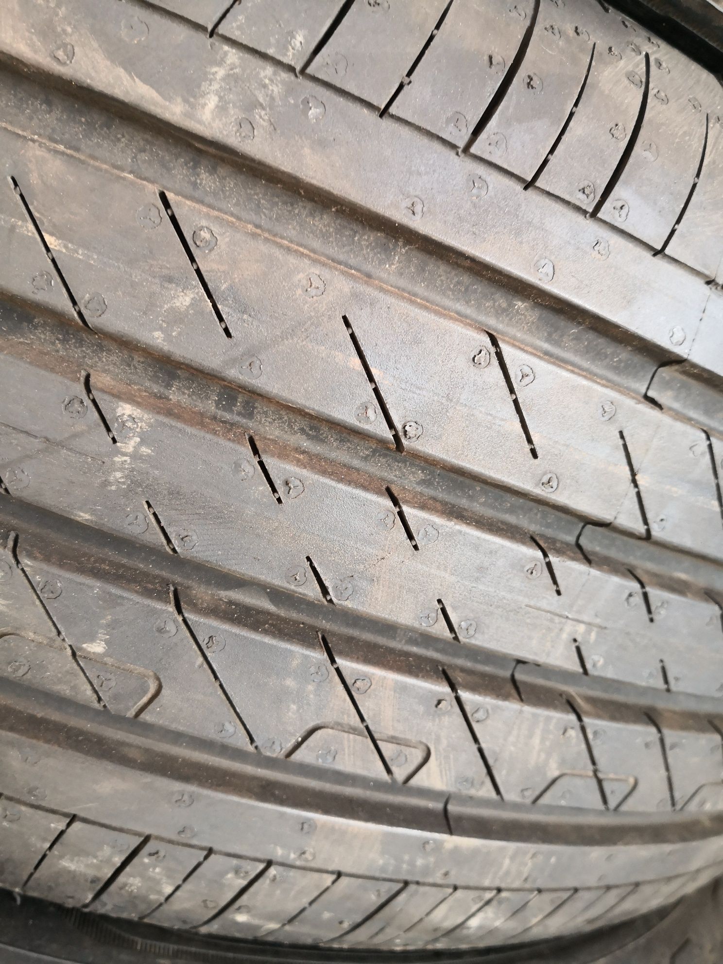 215 50 18 цола нови гуми Goodyear dot 21 24