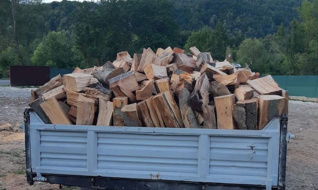 Depozit lemne de foc Arad grădiște Doar esență tare CER FAG CARPEN