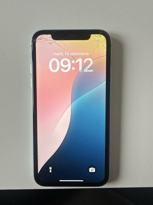 Iphone 11 Verde in stare buna