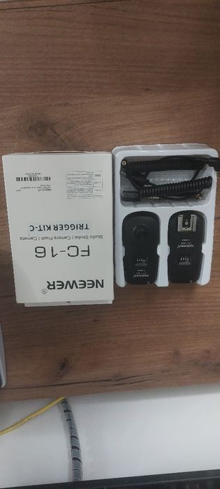 Aparat foto DSLR Canon EOS 1300D BK,18.0 MP + Accesorii