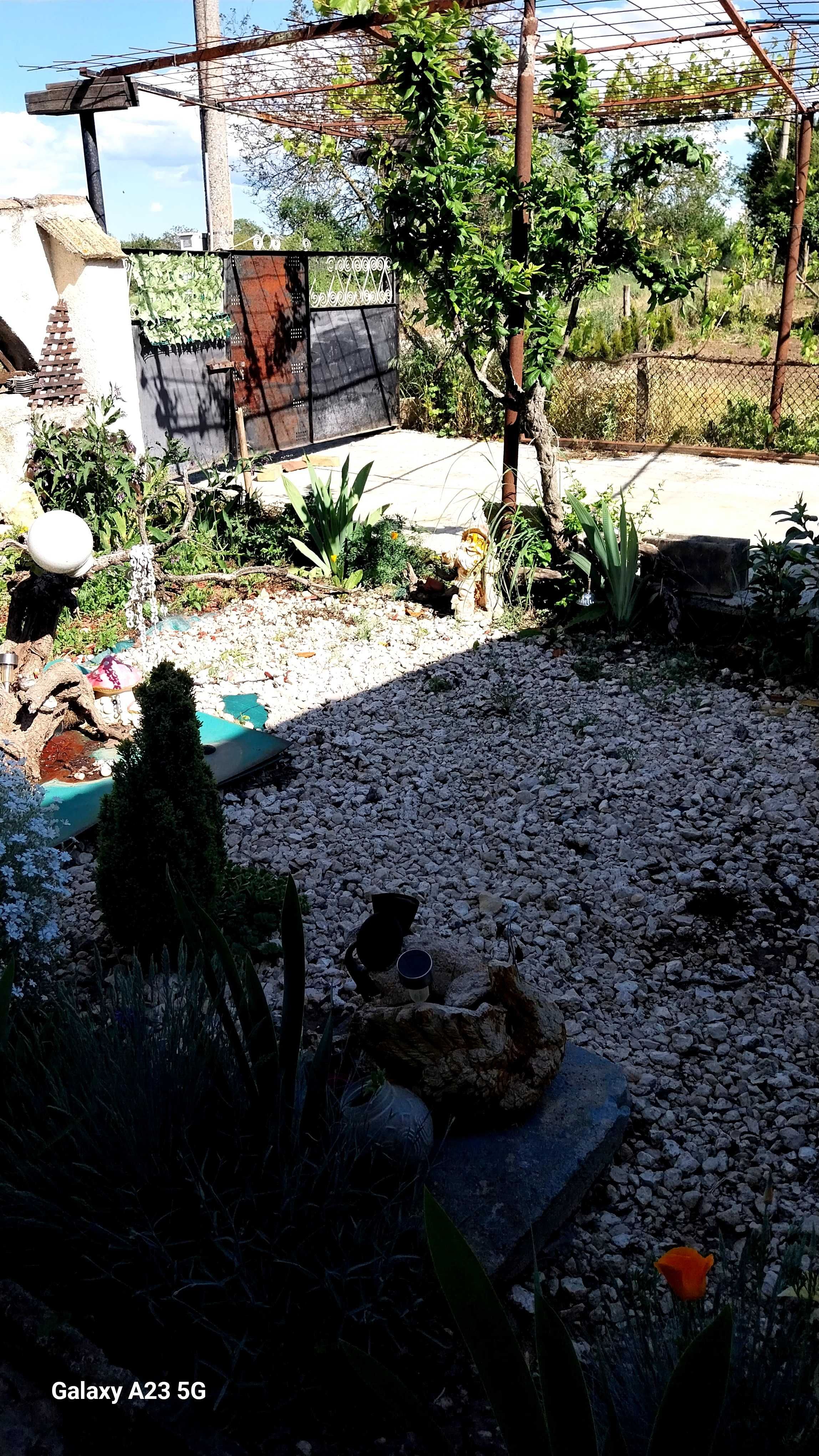 Продавам къща с голям двор в село  9293 Стефан Караджа.