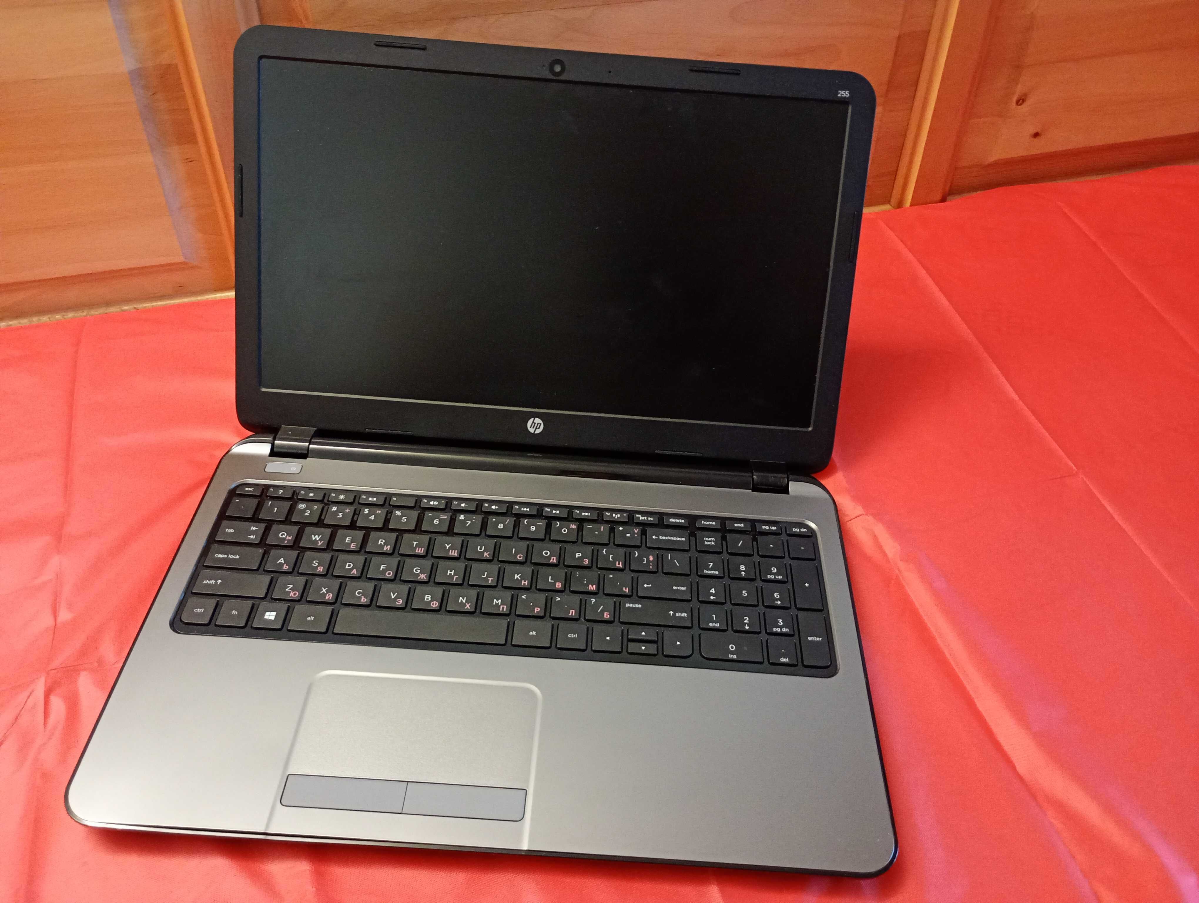 Лаптоп HP 255 G3 неразличим от нов