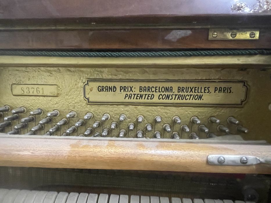 Продаётся пианино Pertov