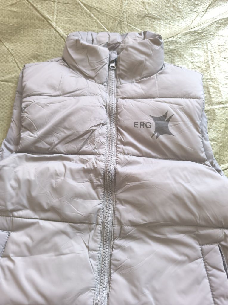 Продам безрукавку с логотипом ERG