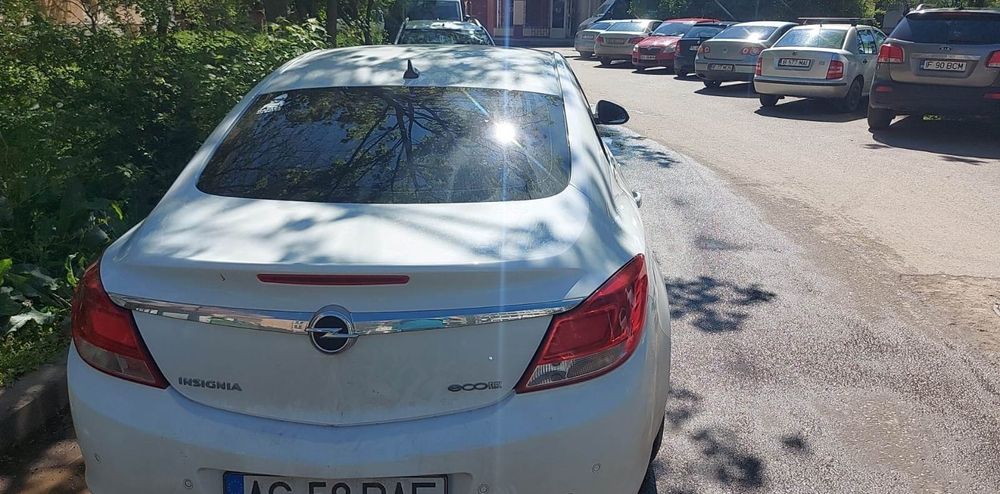 Vând Opel insignia 2010