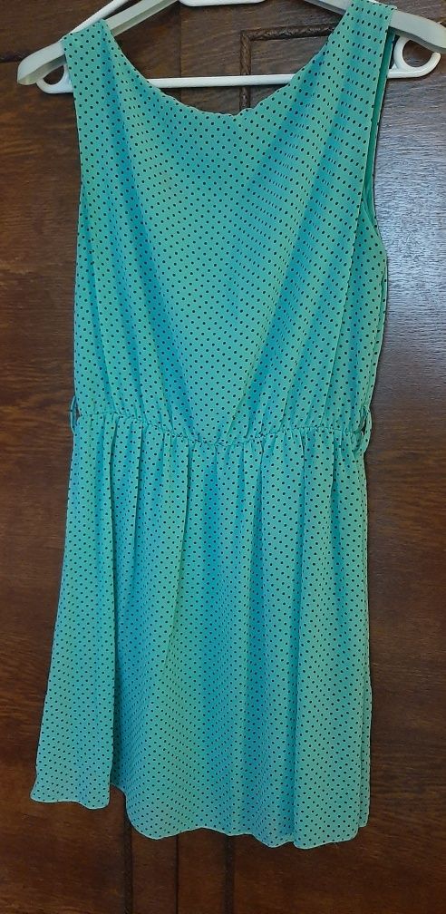 Vand rochie de vara verde cu buline