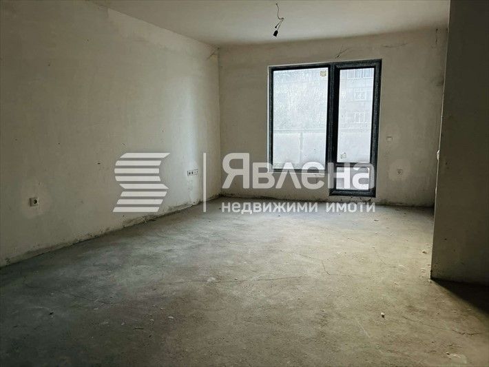 Продава се Тристаен апартамент в Варна, Левски - 111 кв.м за 1856 €/кв.м - Снимка #2