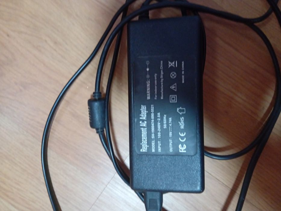 Adaptor laptop input 2A