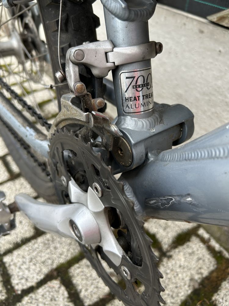 Bicicleta full suspension