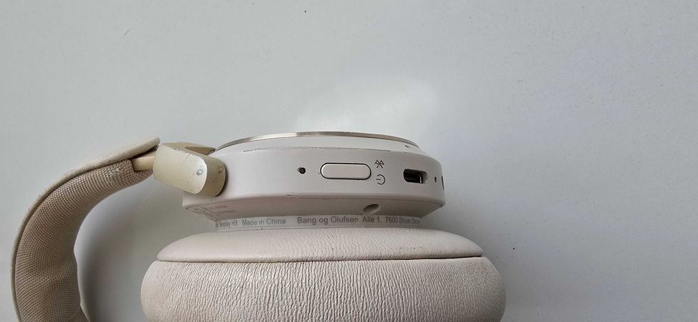 Продавам оригинални слушалки Bang & Olufsen Beoplay HX
