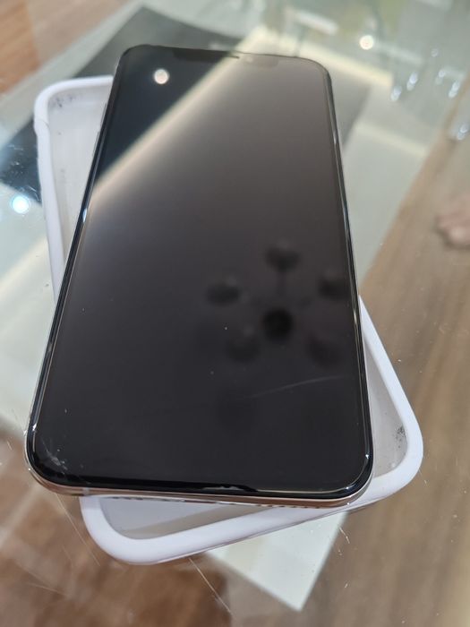 Продавам телефон iphone xs