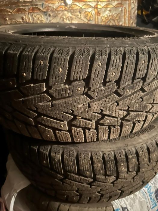 Продам зимнюю резину 215/55/R17
