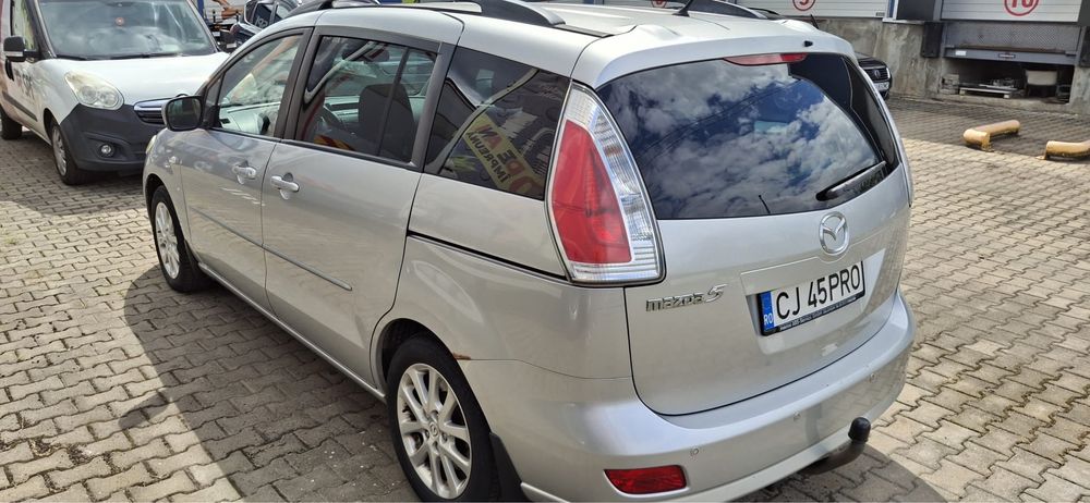 Vand MAZDA 5 din 2009 cu 7 locuri.