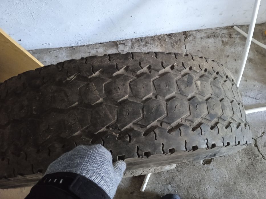 Продам колесо в заборе