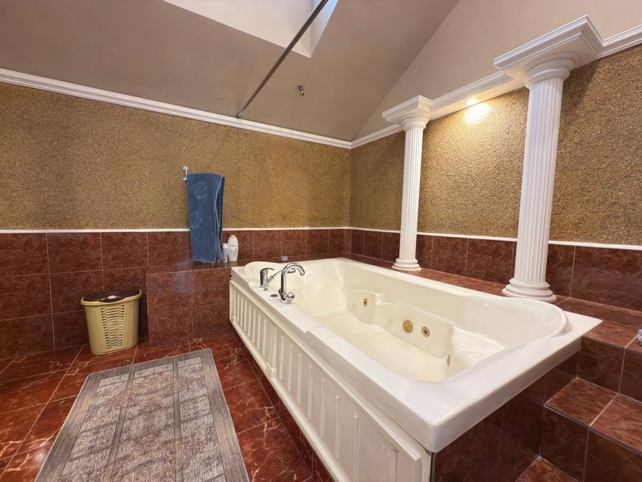 Продажа участка 5,5 сотки на Ивлева с Двумя домами 400м2 +180м2