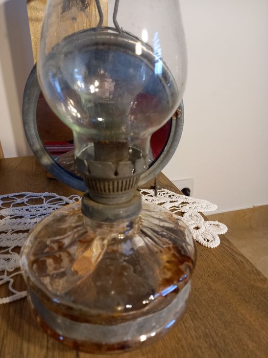 2 lămpi vechi ,fiecare cu suport