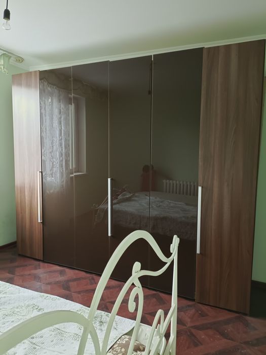 Шкаф бу очень красивый и вместительный