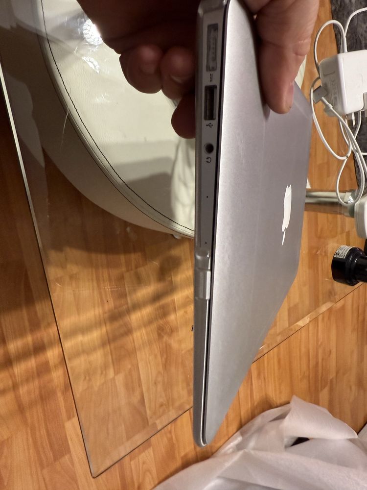 MacBook Air ( 11-inch )