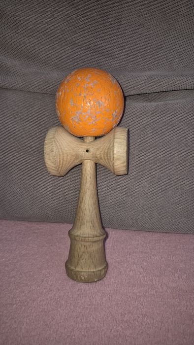 Vând kendama mai multe detalii in descriere