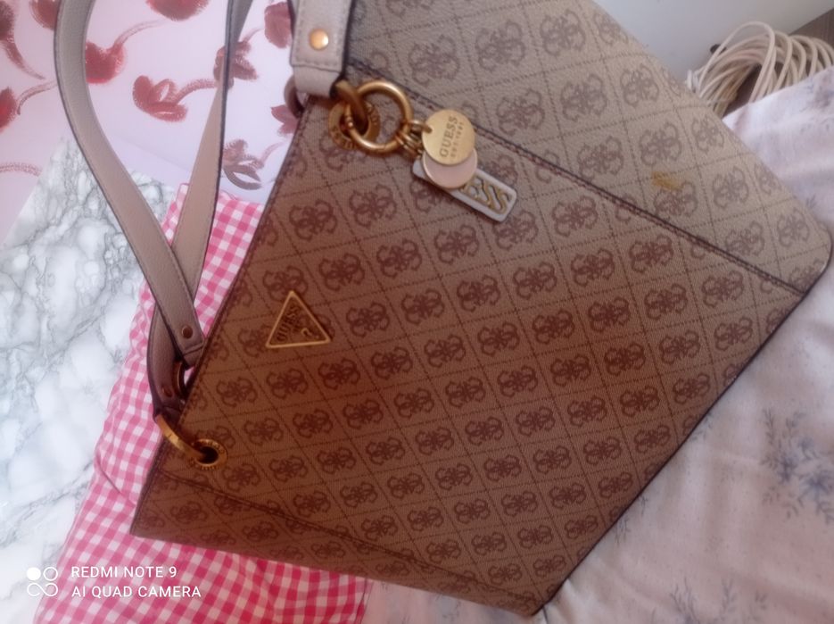 Geanta Guess de umar