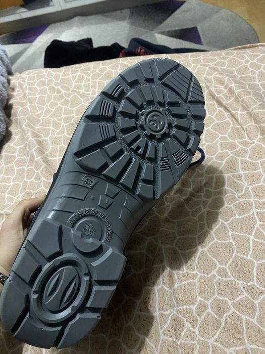 Bocanci cu fier in bot