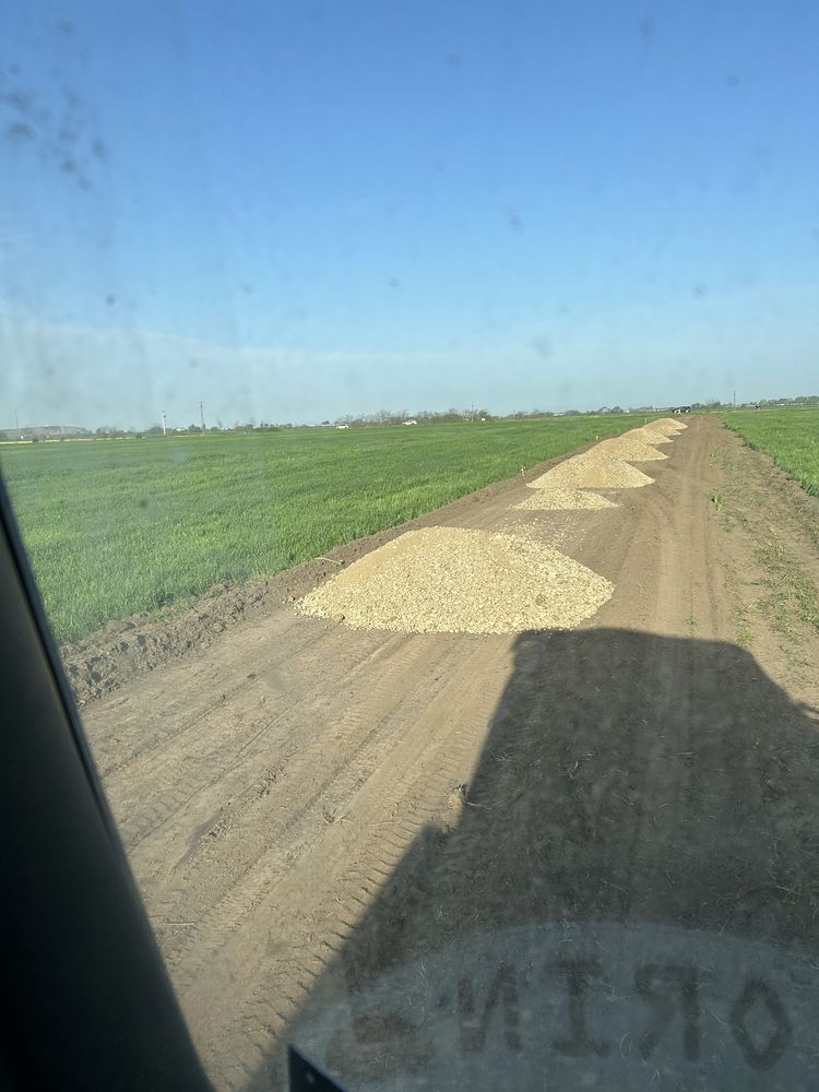 Inchiriez autogreder execut drumuri forestiere pietruite si cilindrat