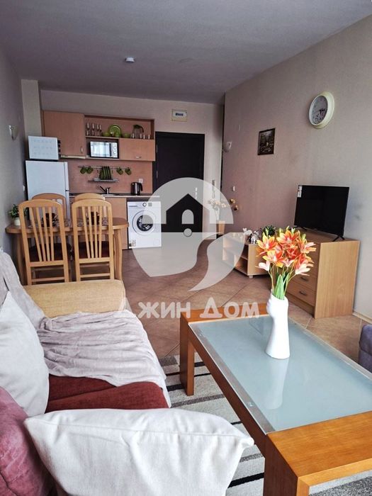 Продава се Двустаен апартамент в к.к. Слънчев бряг - 65 кв.м за 1182 €/кв.м - Снимка #2