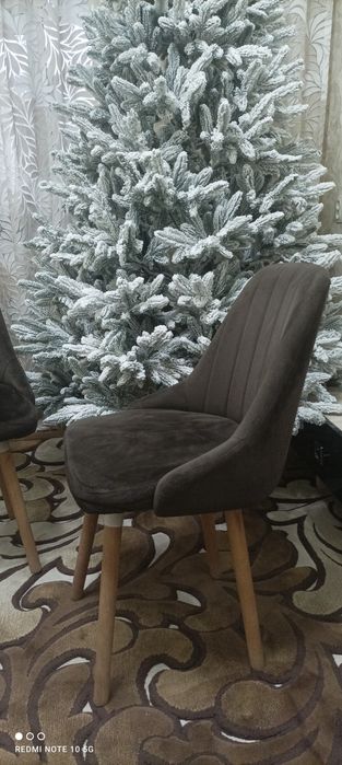 Продаются стулья 6 штук. В хорошем состоянии.