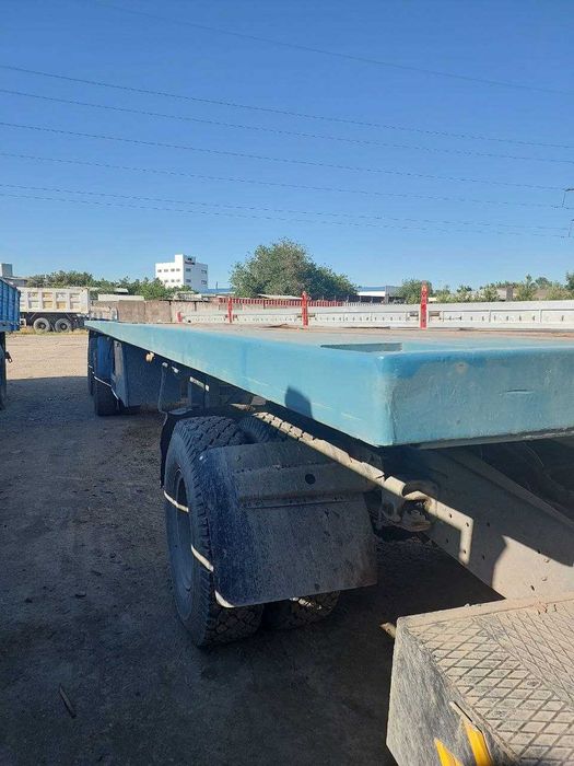 МАЗ тягач прицепи билан сотилади. Полный находу.