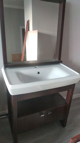 Мебель для ванный комнаты в отличном состояние размер ширина 80  г 45