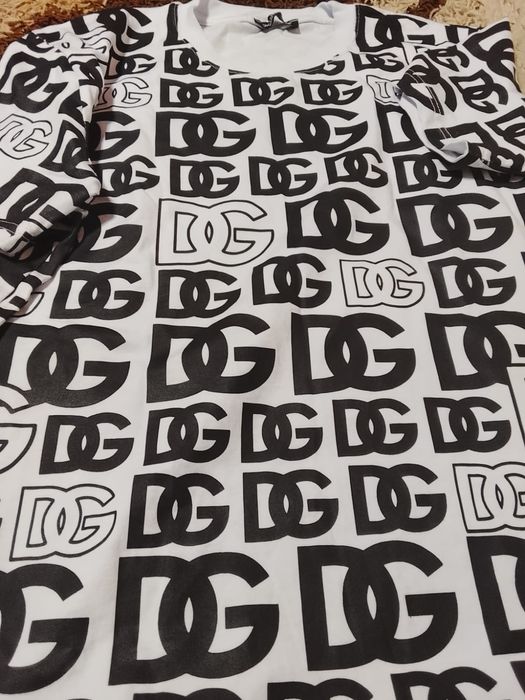 Tricouri noi cu eticheta