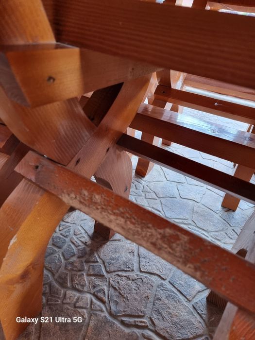 Mobilier de gradina, format din masa și 8 scaune, din lemn masiv