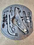 Kit VW complet cric, cheie roti, carlig remorcare față,