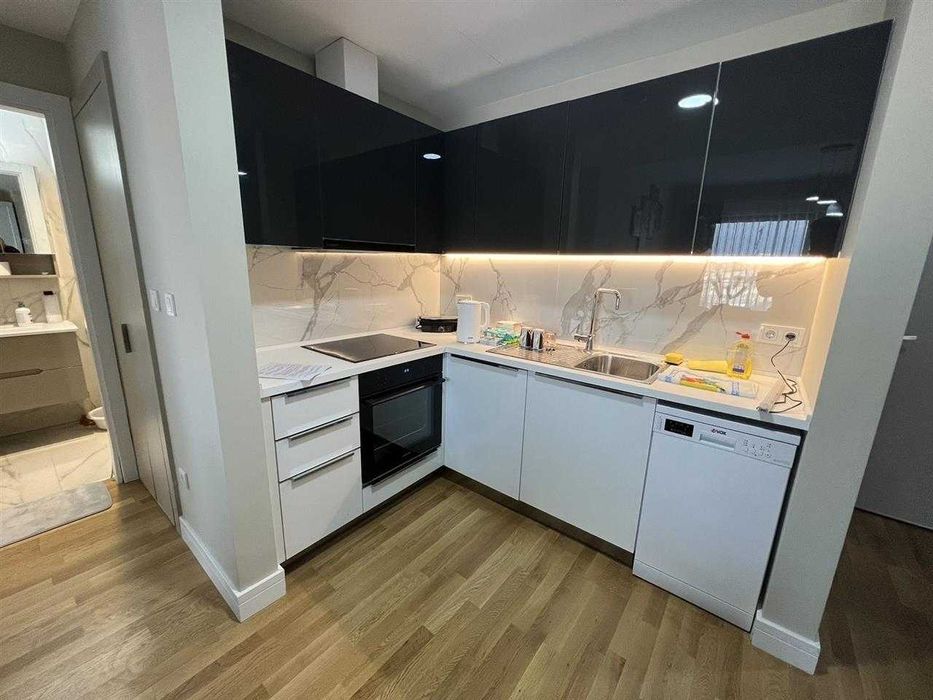 Дава се под наем Двустаен апартамент в Бургас, Братя Миладинови - 67 кв.м за 244.8 € - Снимка #1