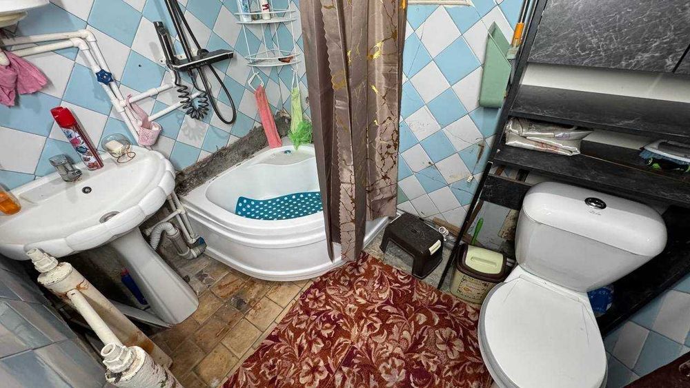 Киргили  Дружба 1 қаватда 2 хонали квартира сотилади.ID: 1483