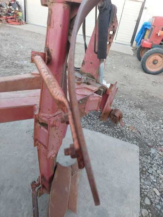 Vând plug naud 4+1 (nu kuhn,lemken )