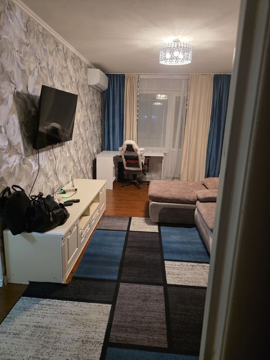 Компютерный стол и кресло