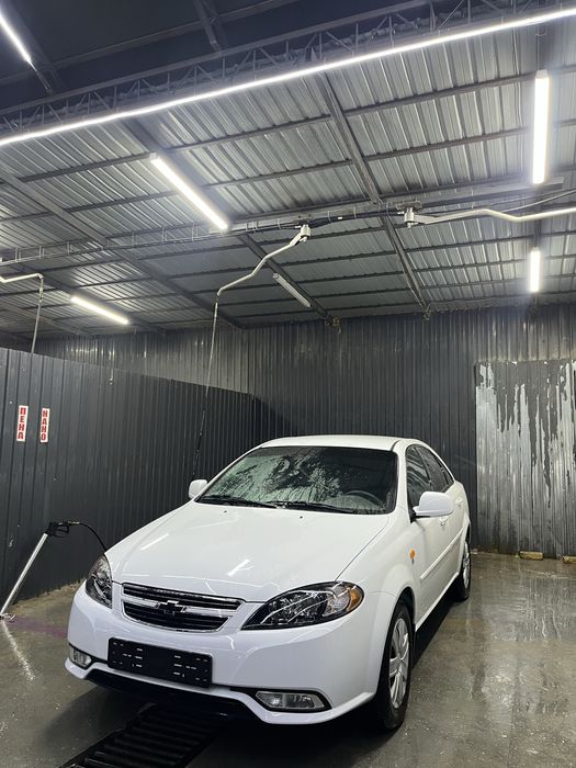 Oq gentra  tuning qilingan led bor