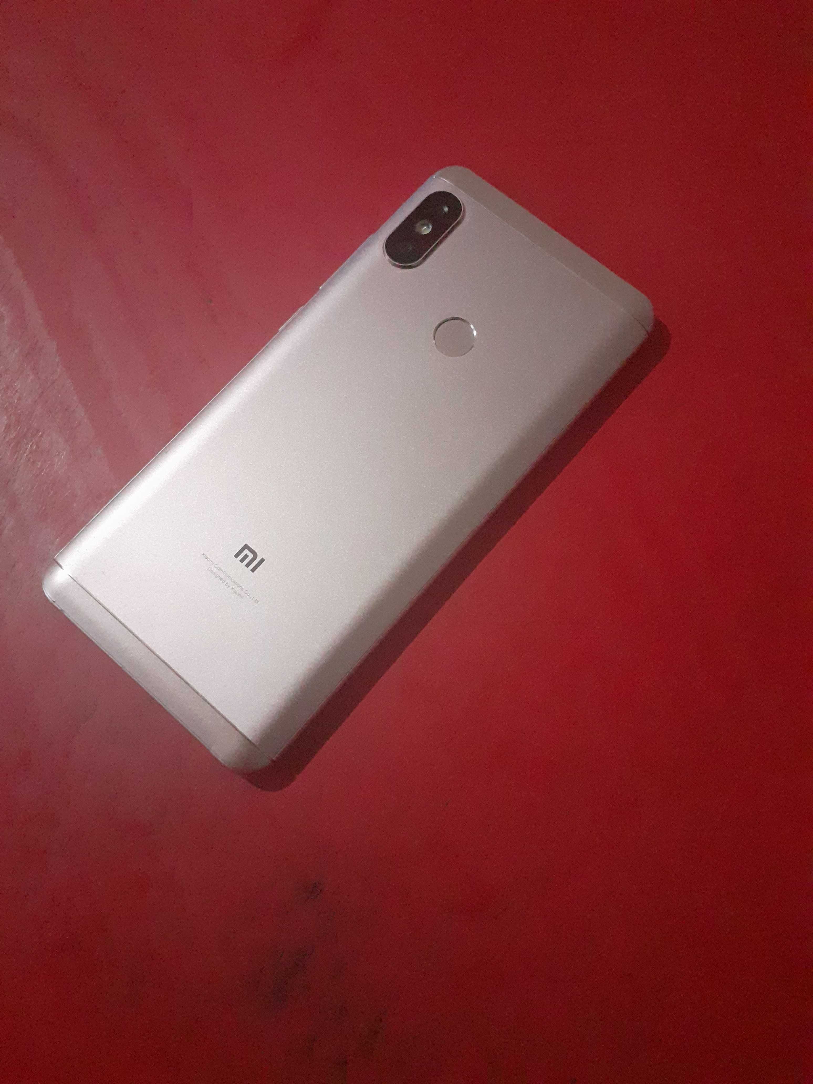 Xiaomi Redmi note 5  / 4 ГБ / 64 ГБ розовое золото смартфони сотилади