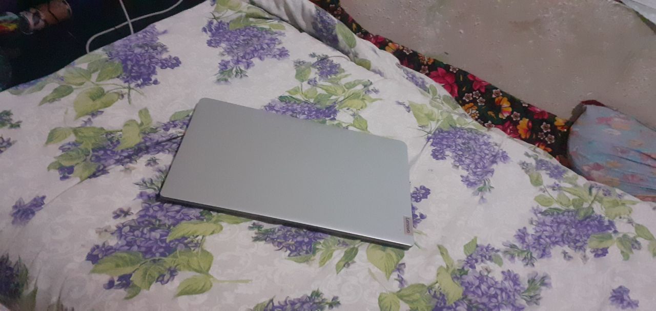 Noutbuk nomi Lenovo 1yil ishlagan holati yangi