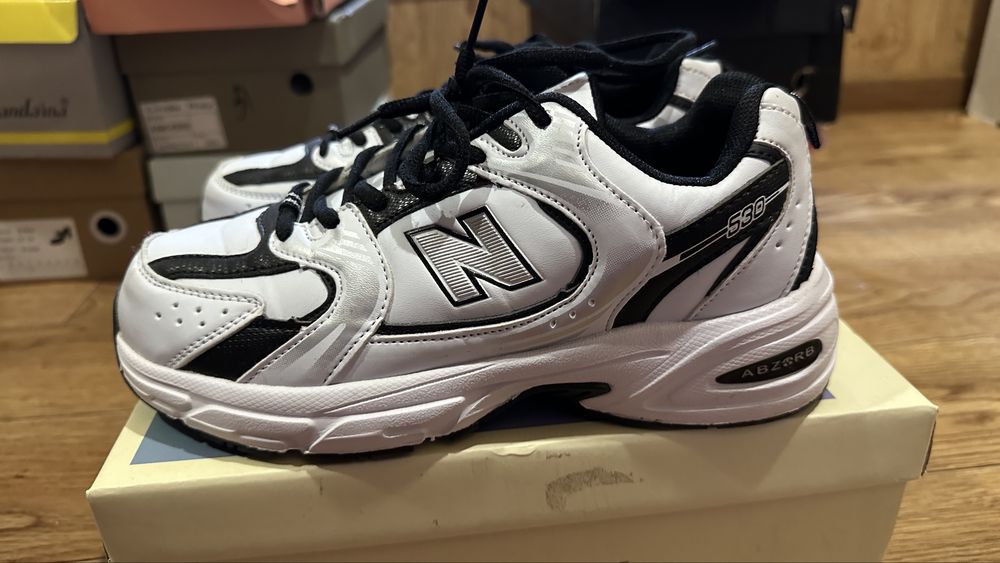 Продаю новые кроссовки New Balance 530