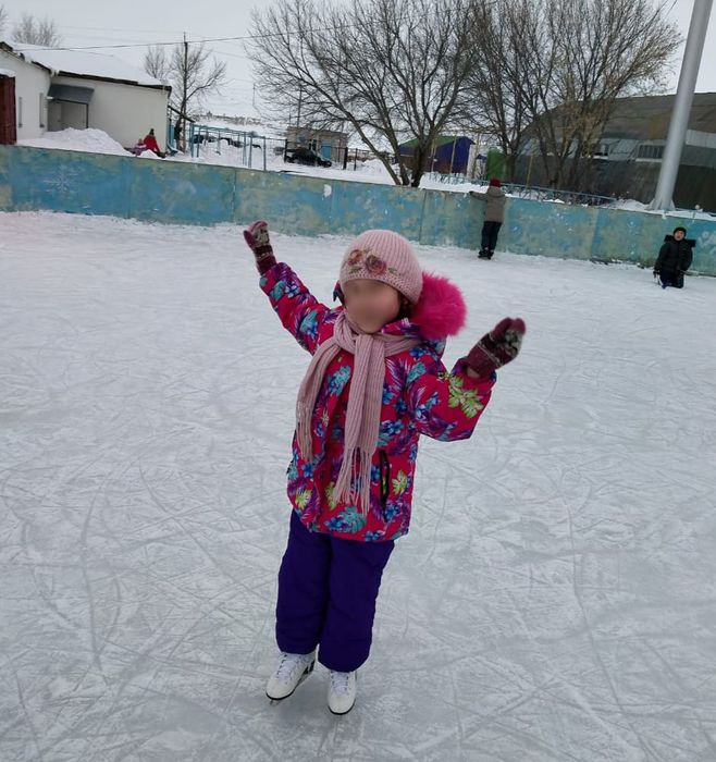 Продам комбинезон для девочек