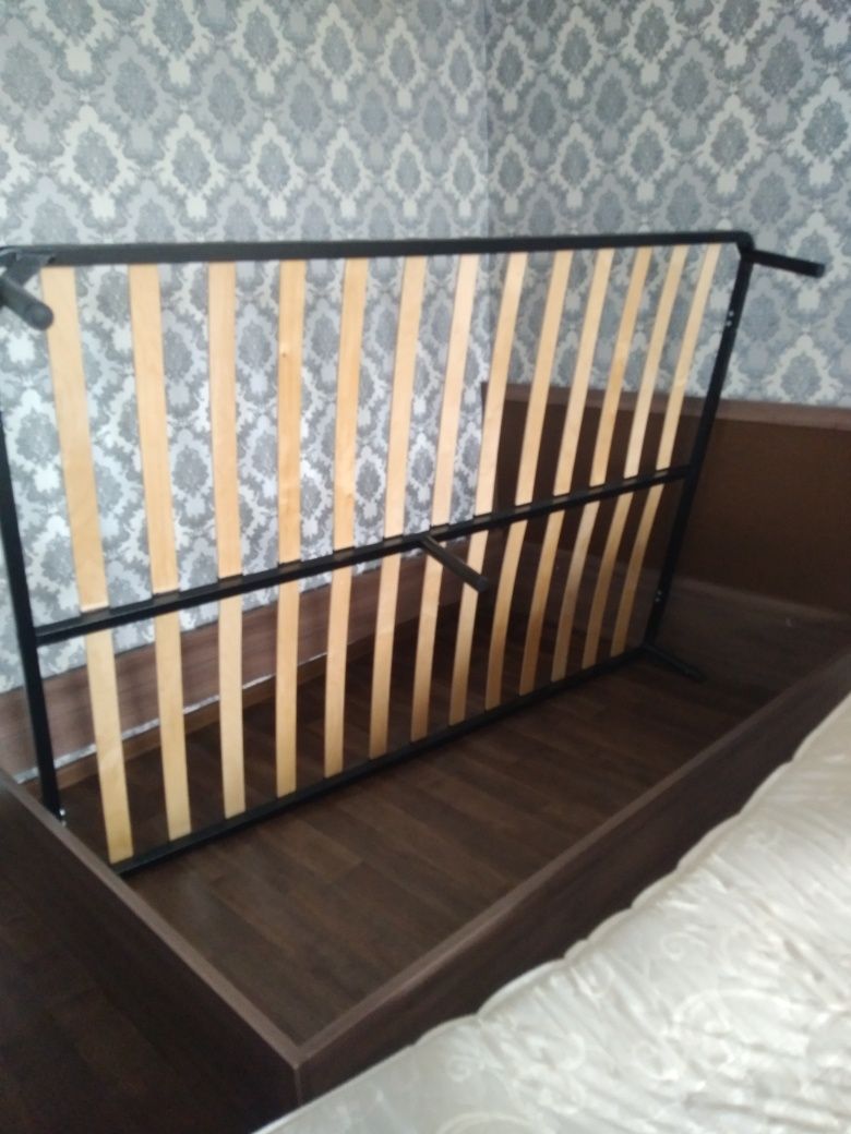 Продам тахту Белорусскую, р 1.40 * 2м