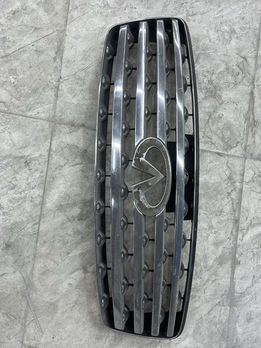 Продам решетку infiniti fx35  до рестайлинг