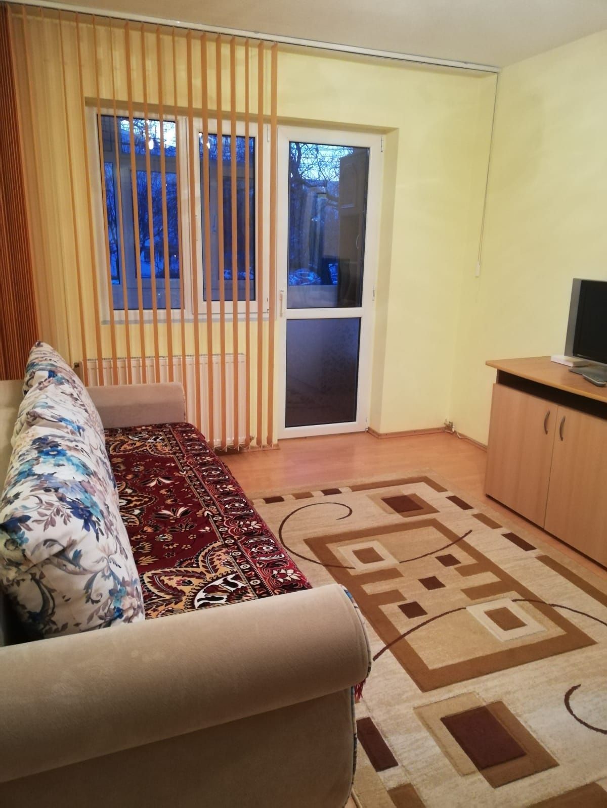 Apartament 2 Camere Semidecomandat - Zona 9 Mai