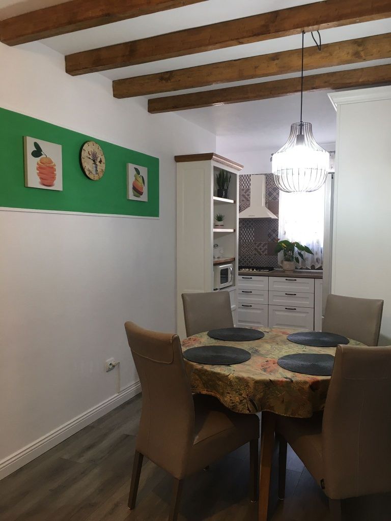 Vand apartament 3 camere subcetate